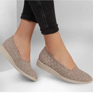 Skechers Womens 8 Cleo Flex Wedge Washable Knit Scalloped Edge Endearment Taupe